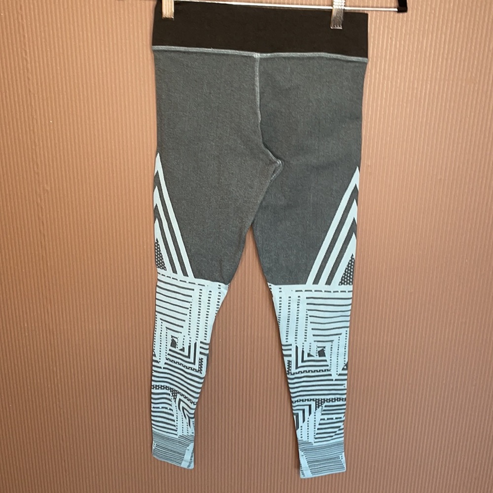 NUX athletic leggings blue and black made in USA - Picture 3 of 3